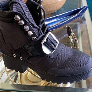 Steave Madden boots waterproof, brand new size 7.5